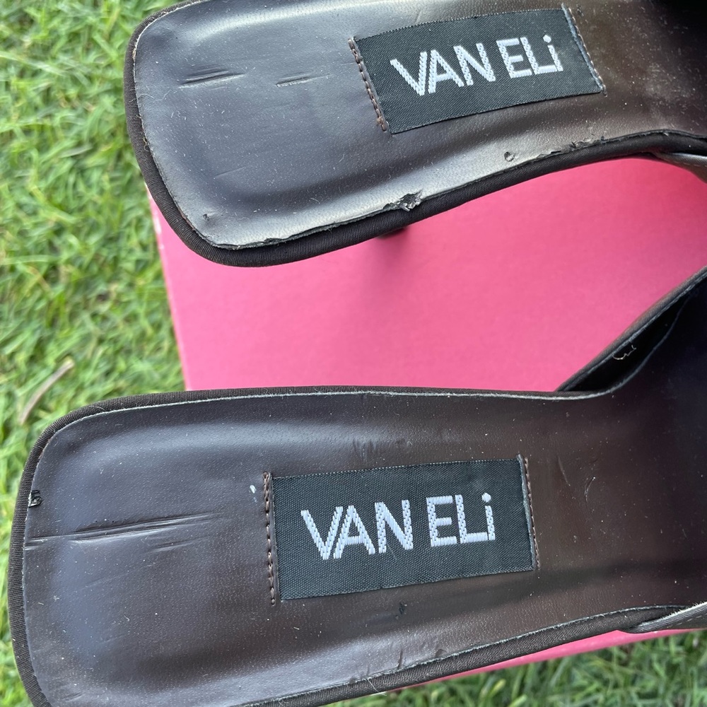 Vaneli Dale Brown Fab/Pink Bow Mules Sz8) - Picture 5 of 7